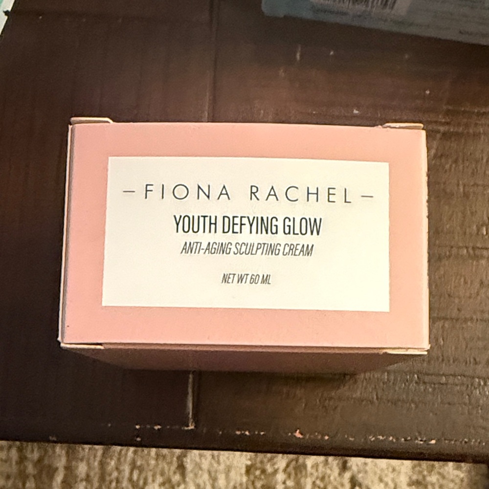 Youth Defying Glow Anti-Aging Sculpting Cream - Pink